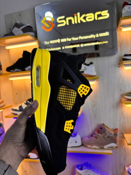 Air Jordan 4 Retro Thunder